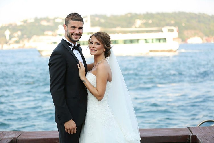 Yine hacklendiler! Uygunsuz fotoğraflarını yayınladılar