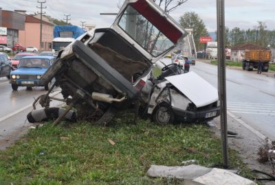 İkiye bölünen araçta can verdi