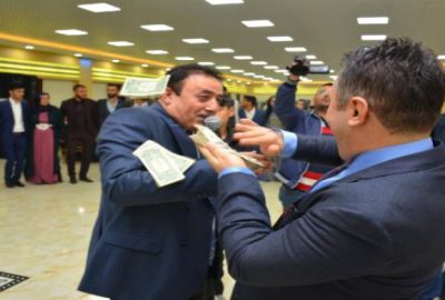Mahmut Tuncer’le eğlendiler! Aşiret düğününde dolarlar havada uçuştu