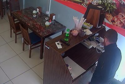 Saniyeler içinde gerçekleşen hırsızlık güvenlik kamerasında