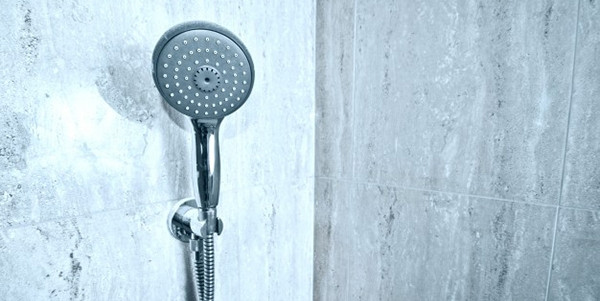 Kireçlenmiş duş başlığını 5 dakikada temizleme yöntemi