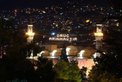 Ulu Cami’nin mahyaları asıldı