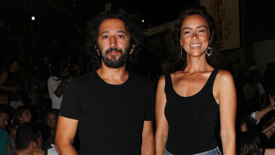 Bursalı şarkıcıdan itiraf: Cam çerçeve indirdim!