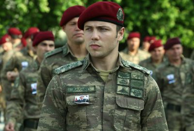 Tolga Sarıtaş gönlünü güzel oyuncuya kaptırdı!