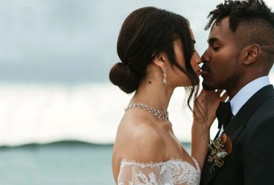 Eski meleğin içini gösteren gelinliği olay oldu!