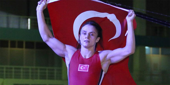 Milli güreşçi Elif Jale Yeşilırmak Avrupa şampiyonu