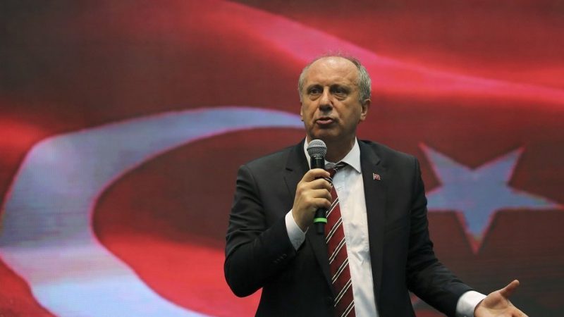 CHP'nin Cumhurbaşkanı adayı olarak belirlediği Muharrem İnce önce cuma namazını