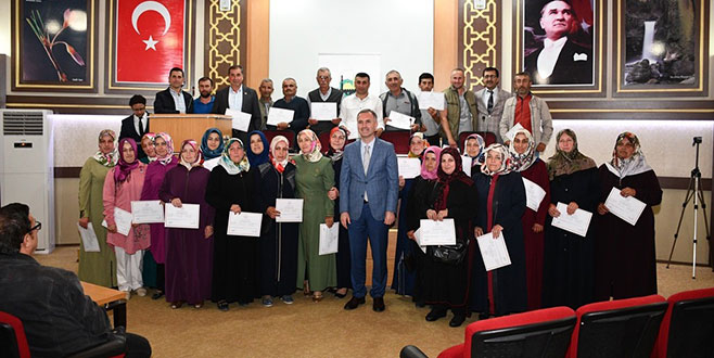 İnegöl’deki çiftçilere sertifikaları törenle verildi