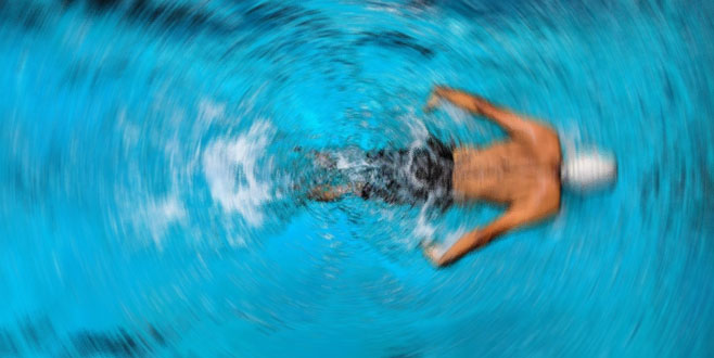 Korkunç ölüm! Balıklama atladı, havuza çakıldı