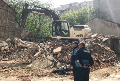 Gemlik’te metruk binalara yıkım