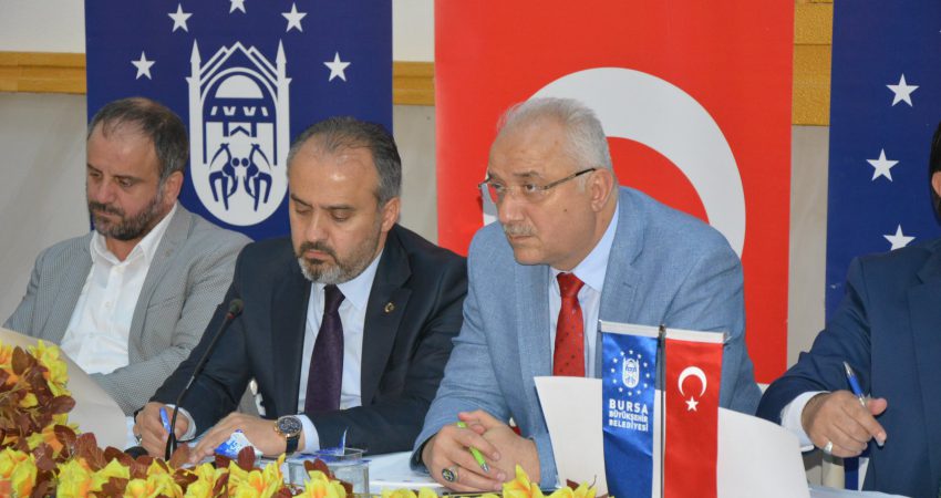 Büyükşehir Belediye Başkanı Alinur Aktaş, ilçelere yönelik değerlendirme toplantıları kapsamında