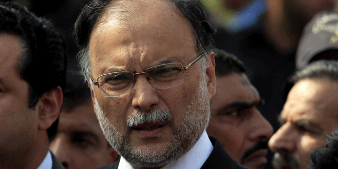 Pakistan İçişleri Bakanı silahlı saldırıya uğradı