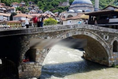 Prizren’in simgesi tarihi Taşköprü yakıldı