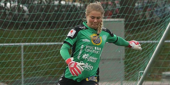 Kadın futbolcu ülkenin gündemi oldu Kadın futbolcu ülkenin gündemi oldu