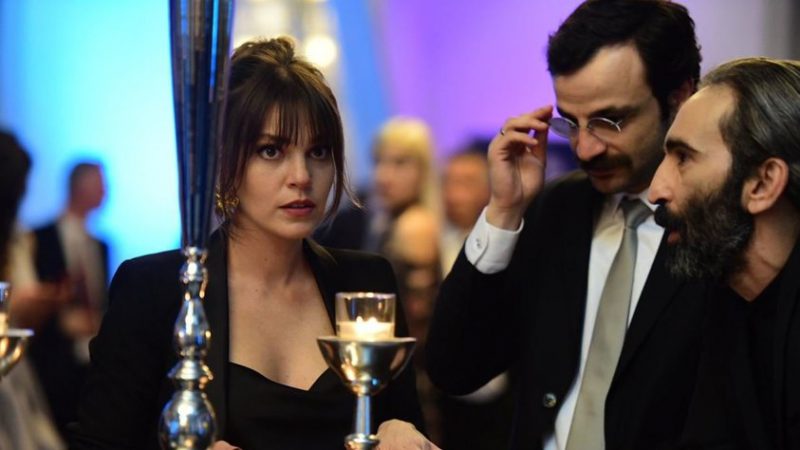 Başrollerini Özcan Deniz ve Aslı Enver’in paylaştığı, İstanbullu Gelin dizisinin