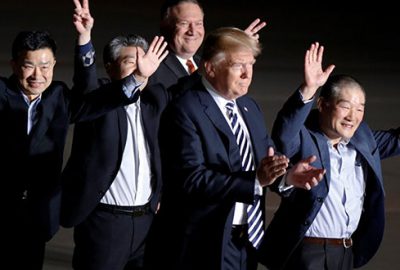 Serbest bırakılan 3 ABD vatandaşını Trump karşıladı