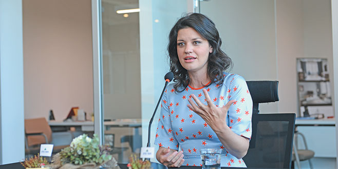 Annelik bir delilik durumu