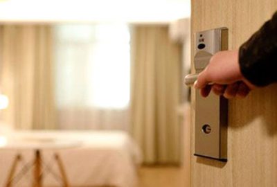 Uçağı birbirine katan Türk’ün cesedi otel odasında bulundu