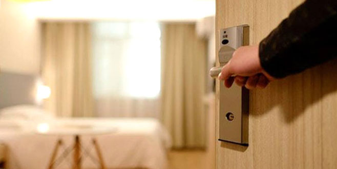 Uçağı birbirine katan Türk’ün cesedi otel odasında bulundu