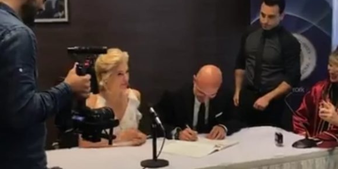 Güzel sunucu evlendi! İşte ilk fotoğraflar