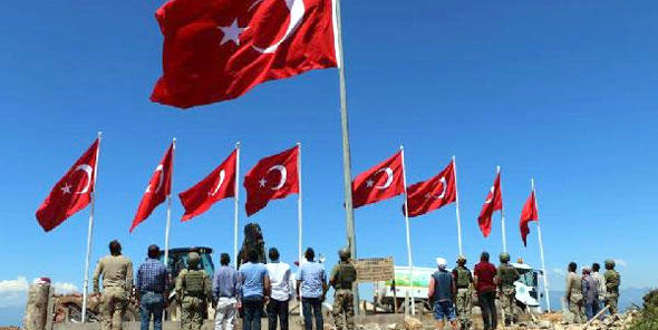 9 şehit verilen tepeye 9 Türk bayrağı dikildi