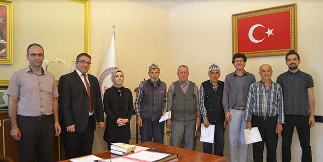 Okuma yazma öğrenen 32 kursiyere sertifika