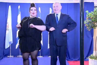 Katliamının ardından tavuk dansı