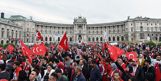 Avusturya ile kriz kapıda Avusturya ile kriz kapıda