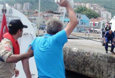 Balıkçı teknesindeki yaralıyı sahil güvenlik kurtardı