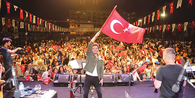 Buray’dan kırmızı-beyaz konser