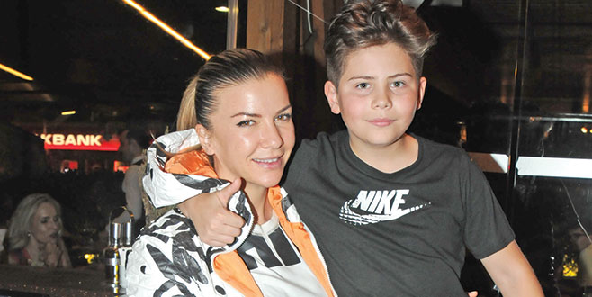 Ivana Sert oğluyla başbaşa