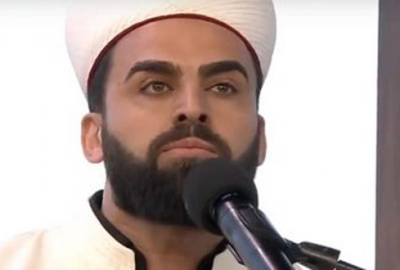 TRT’nin hilal kaşlı hafızı, sosyal medyayı ikiye böldü