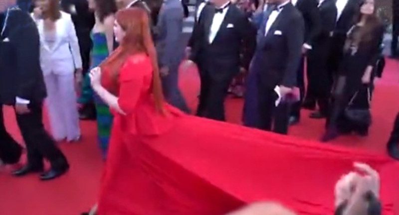 Rus manken Yulia Rybakova, Cannes Film Festivali'ndeki kırmızı halı geçidi