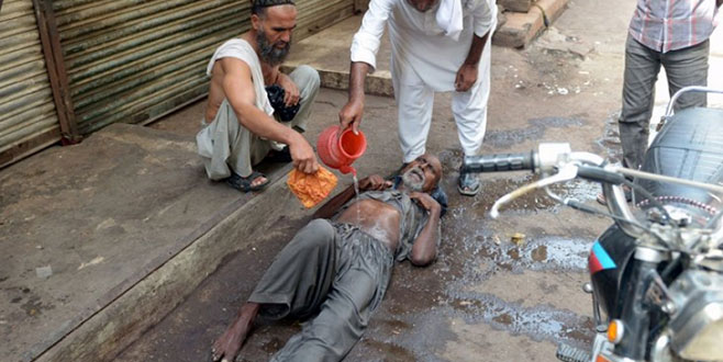 Aşırı sıcaklar üç günde 65 can aldı