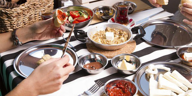 İftardan sonra bunu yapanlarda kalp krizi riski çok yüksek! İftardan sonra bunu yapanlarda kalp krizi riski çok yüksek!