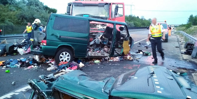 Direksiyon başında Facebook canlı yayını kazaya yol açtı: 9 ölü