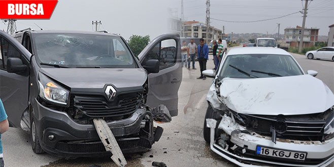 Kafa kafaya çarpıştılar: 5 yaralı