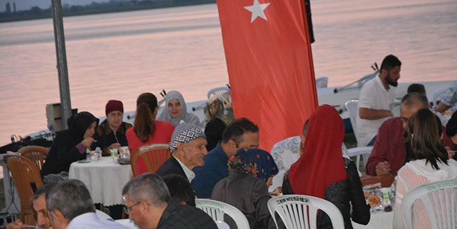 Gaziler ve şehit aileleri iftar sofrasında buluştu