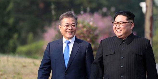 Güney ve Kuzey Kore liderleri bir araya geldi