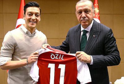 Almanya’da aşırı sağcı parti Mesut Özil’i hedef aldı