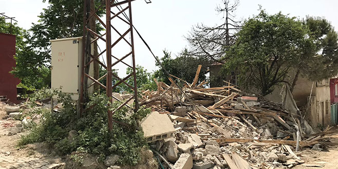 Gemlik’te tehlike yaratan binalara yıkım