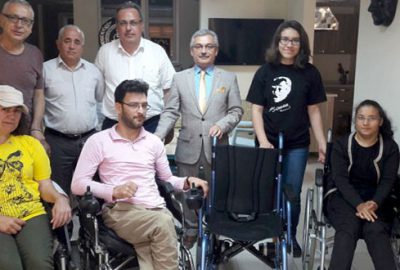 Karacabeyli öğrencilerden ‘mavi kapak’ kampanyası