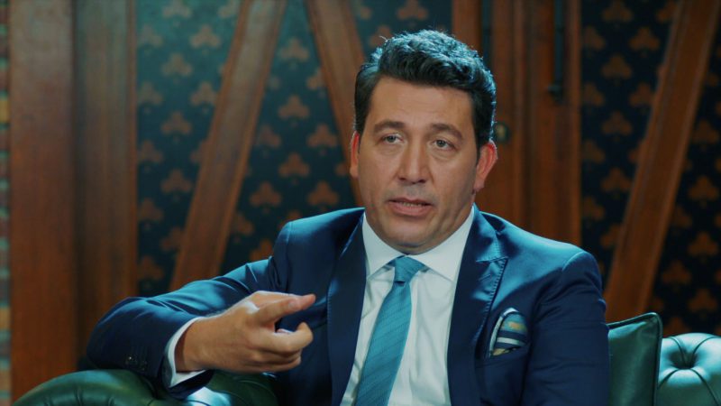 Ünlü oyuncu Emre Kınay hakkında çıkan 'öldü' iddialarına "Ölmedim yaşıyorum.