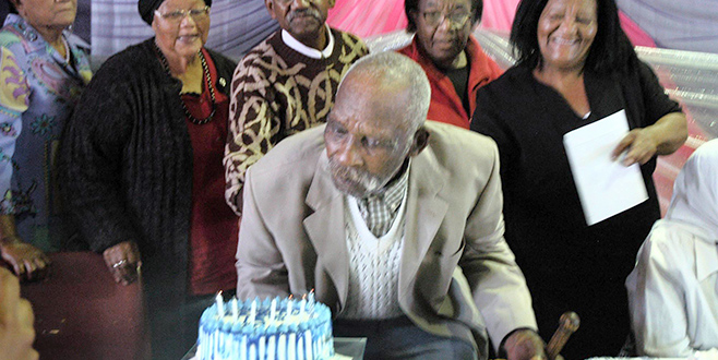 Yaşı 114 ama tek sorunu sigara