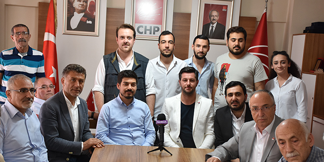 ‘Gençlerimizle birlikte sahadayız’