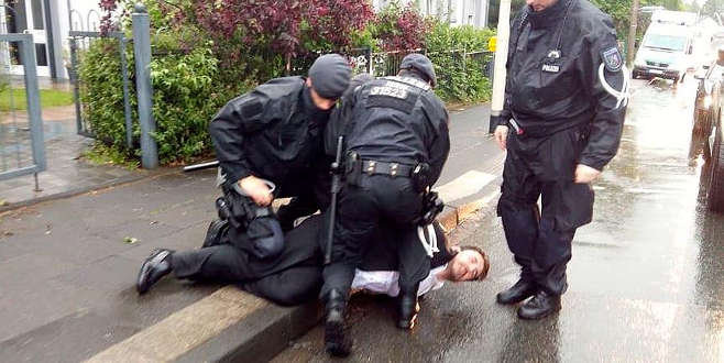 Almanya’da PKK’lılara tepki gösteren Türk’e polis şiddeti