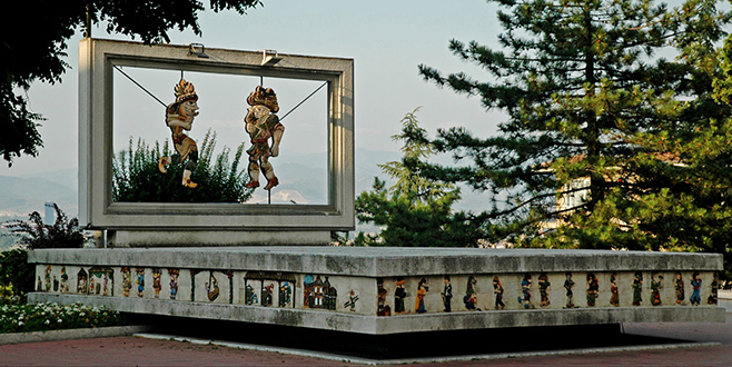 Padişahın idam ettirdiği demirci Karagöz’ü Şeyh Küşteri canlandırdı Padişahın idam ettirdiği demirci Karagöz’ü Şeyh Küşteri canlandırdı