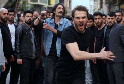 Kavga sahnesinin kamera arkası ortaya çıktı! Oyuncular gülme krizine girdiler!