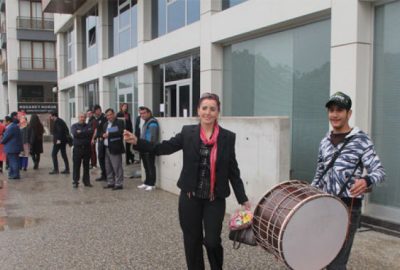 Boşanma davasını böyle kutladı