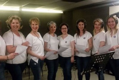 30 yıl sonra bir araya gelen mezunlar, öğretmenleriyle birlikte klip çekti